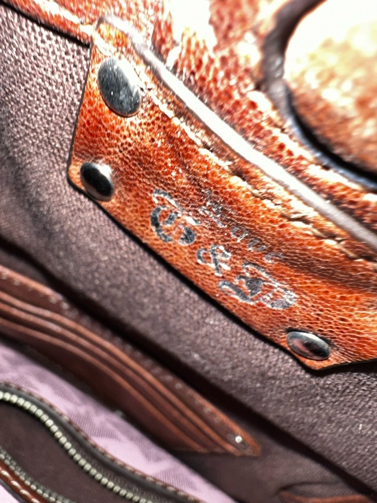 Vintage Juicy Couture dog clutch small in very good condition size 8"x5" - Picture 9 of 11